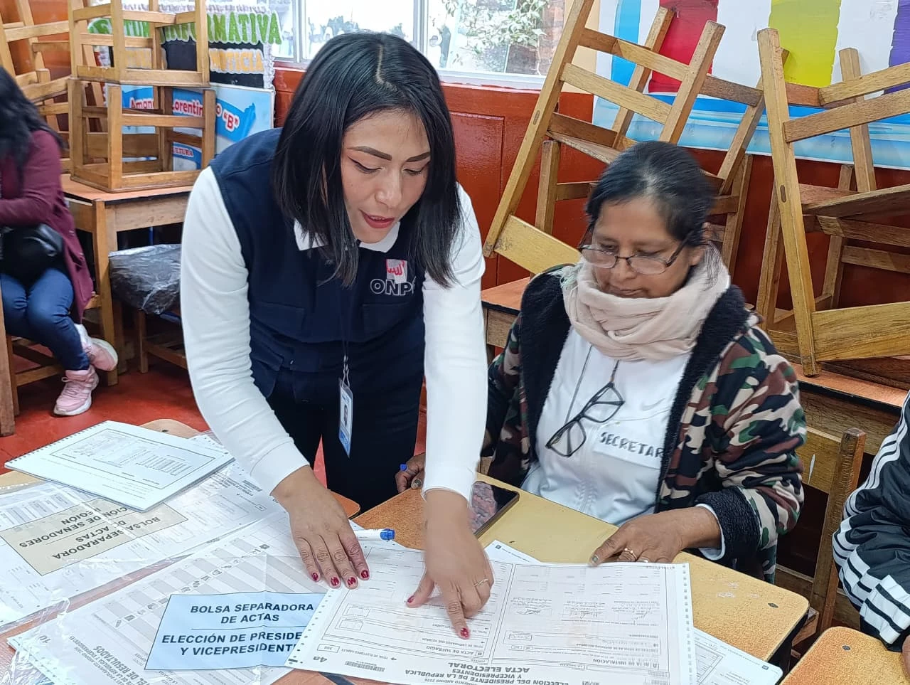 ONPE capacita a más de 120 mil miembros de mesa