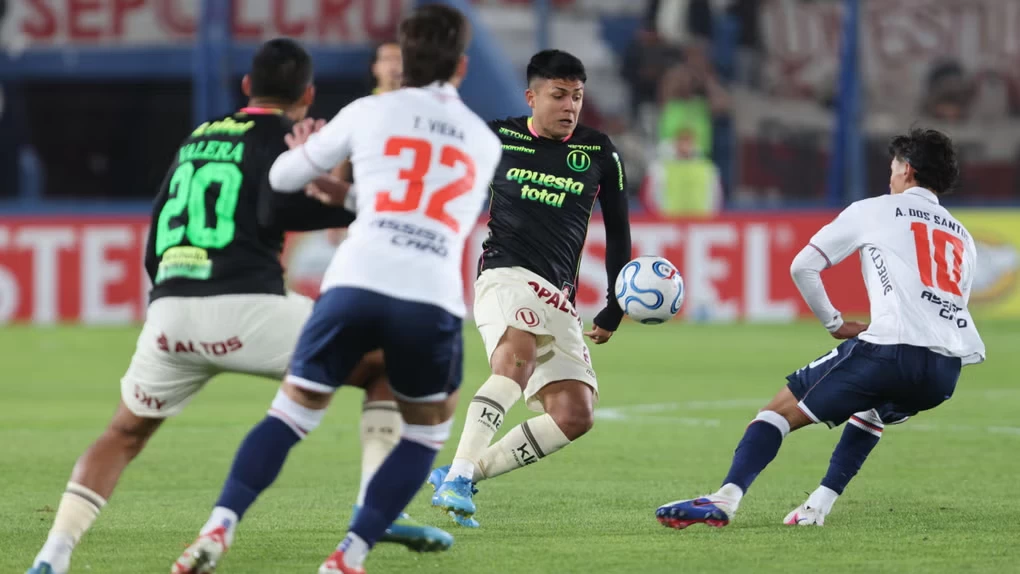 Universitario rescata un empate ante Nacional y sigue en la pelea en la Copa Libertadores
