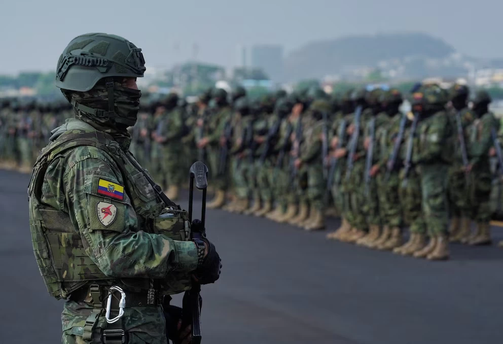 Ecuador lleva su guerra contra el narcotráfico hasta la frontera con Perú: militares toman Puerto Bolívar