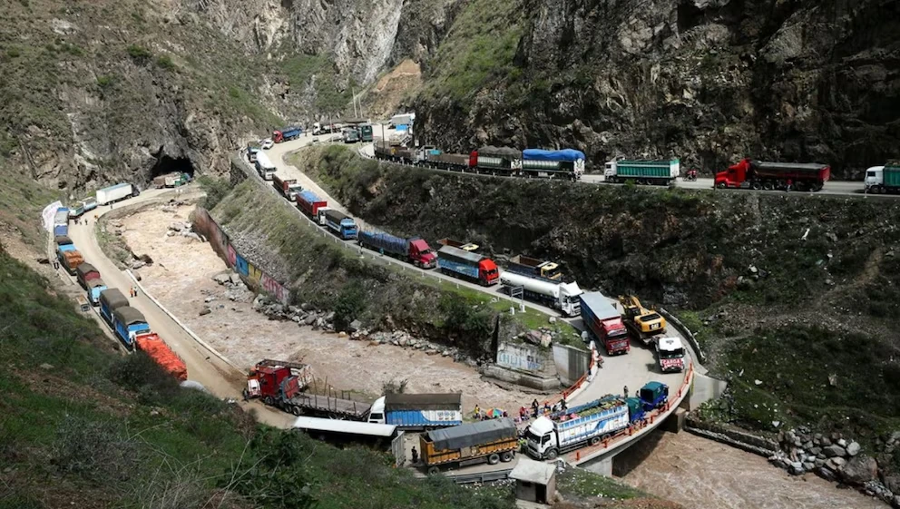 Huánuco: Huaicos bloquean Carretera Central, caos y pasajeros varados